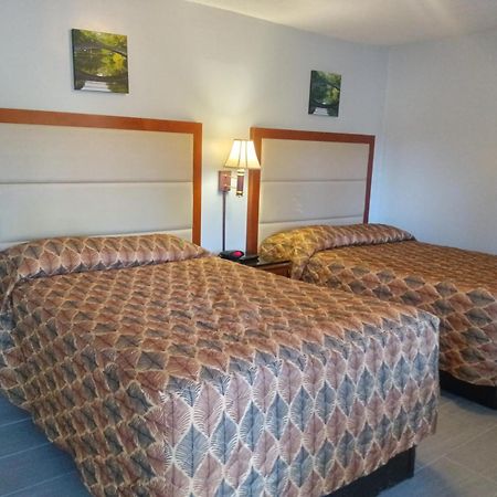 New Milford Maple Leaf Motel المظهر الخارجي الصورة