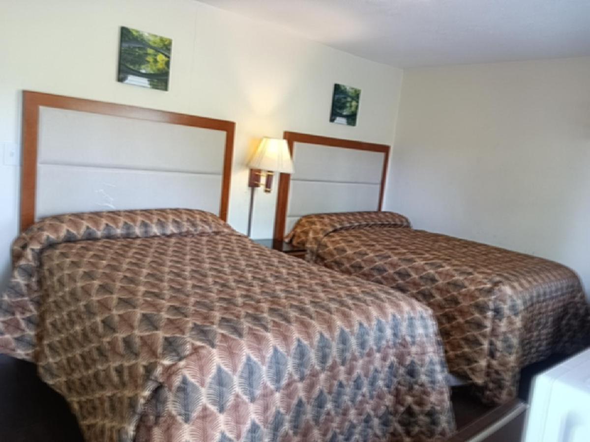 New Milford Maple Leaf Motel المظهر الخارجي الصورة