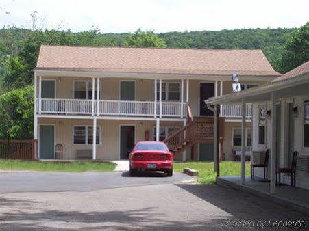 New Milford Maple Leaf Motel المظهر الخارجي الصورة